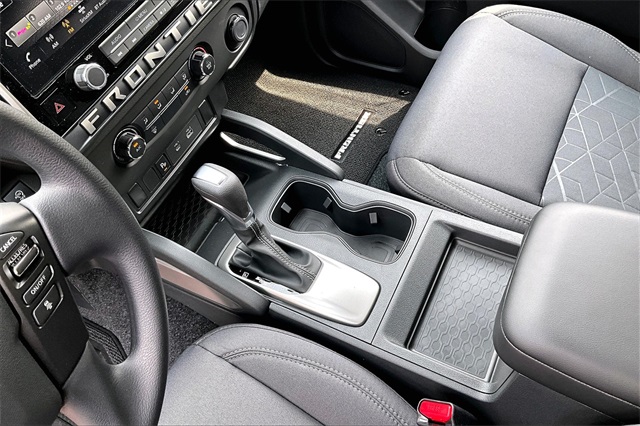 2025 Nissan Frontier SV - Photo 15