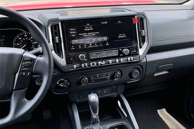 2025 Nissan Frontier SV - Photo 6