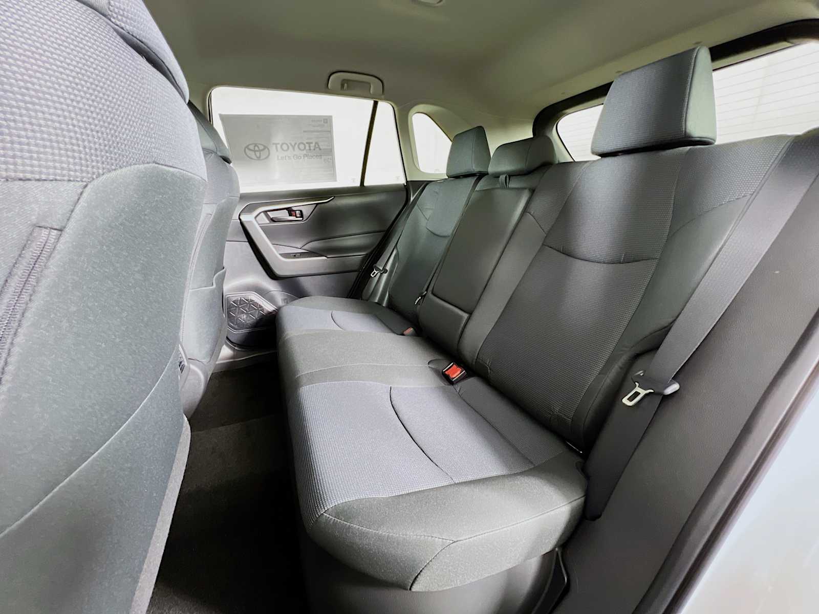 2025 Toyota RAV4 Hybrid LE - Photo 13