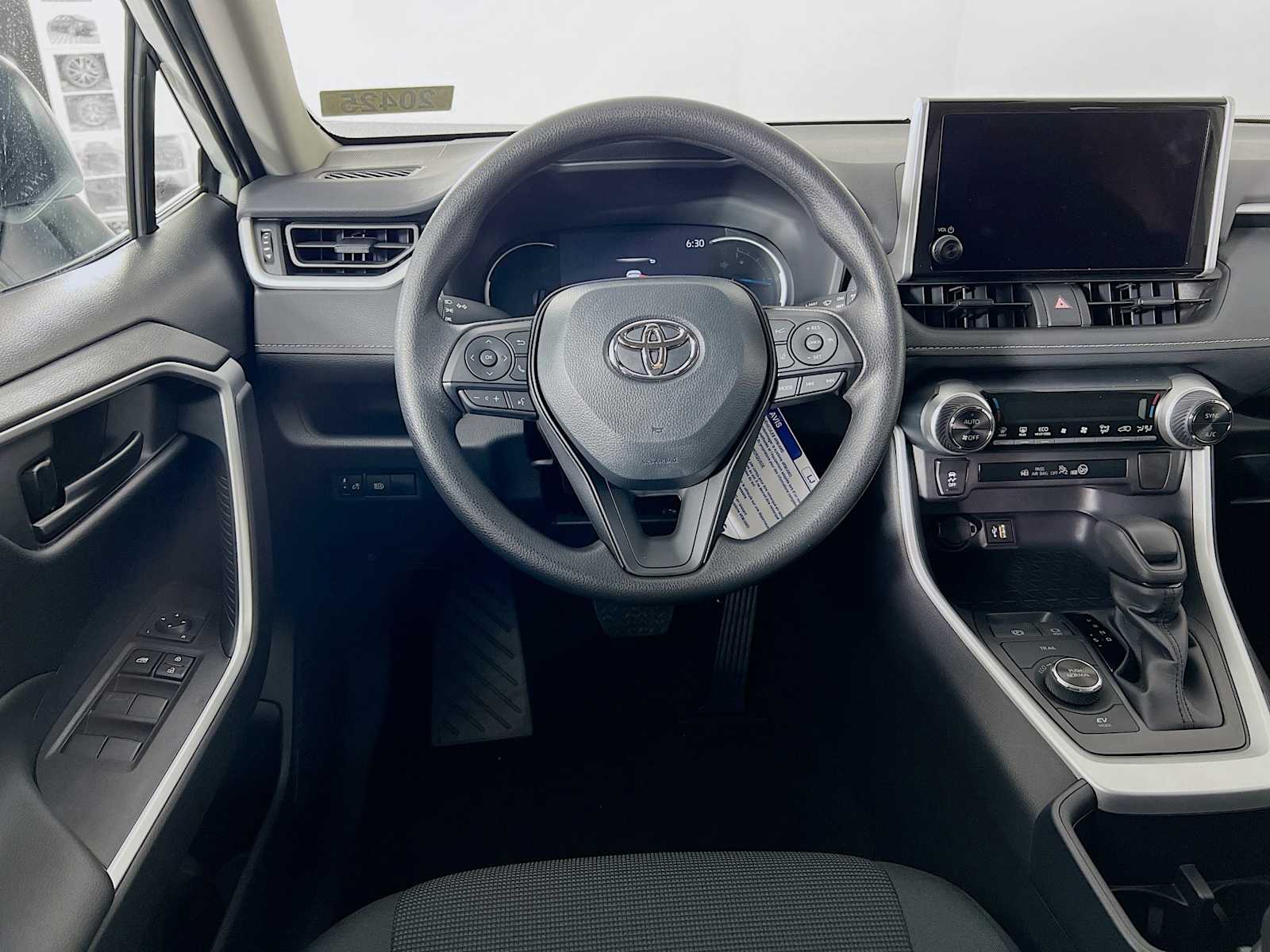 2025 Toyota RAV4 Hybrid LE - Photo 15