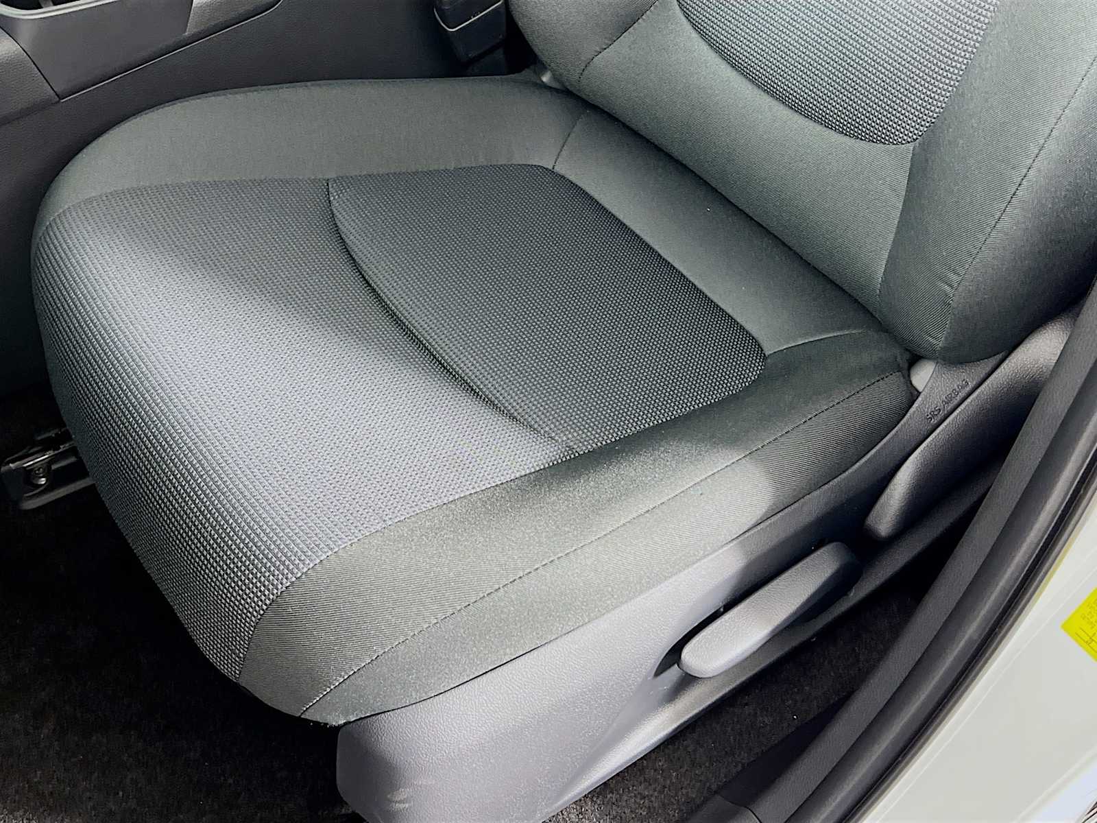 2025 Toyota RAV4 Hybrid LE - Photo 17