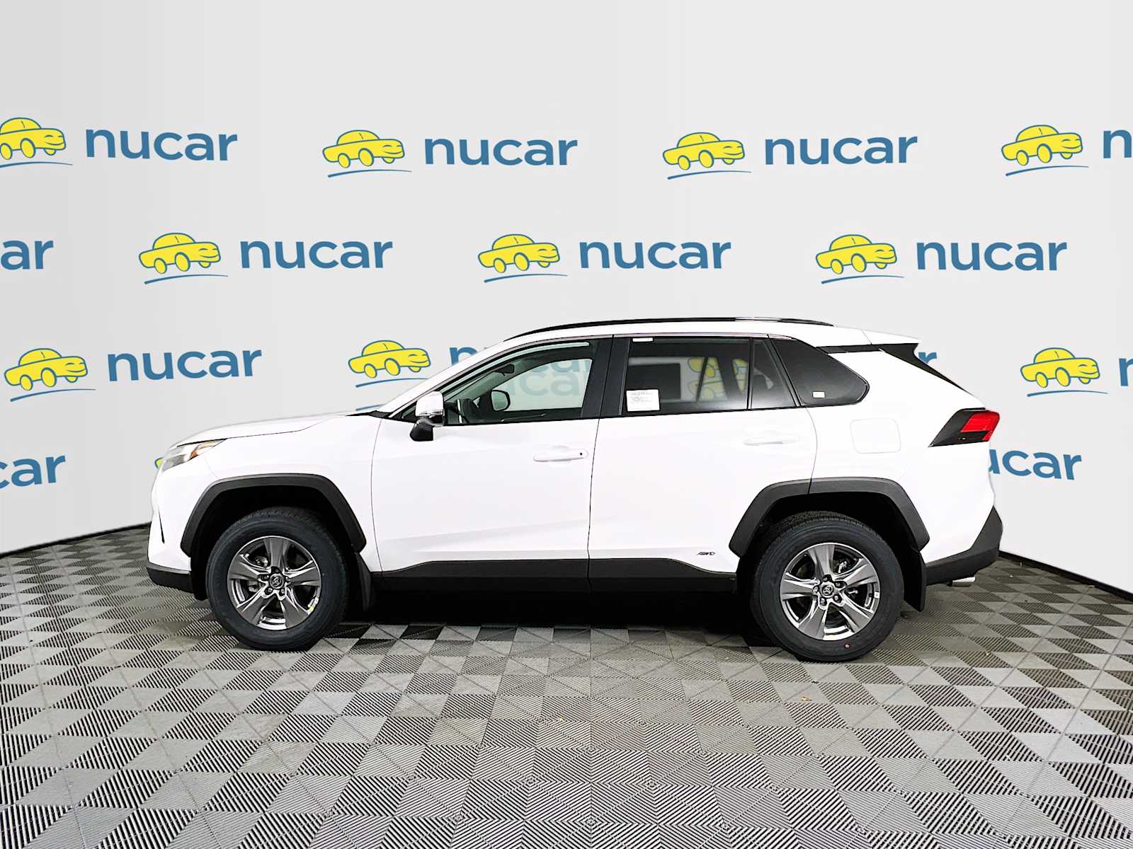 2025 Toyota RAV4 Hybrid LE - Photo 3