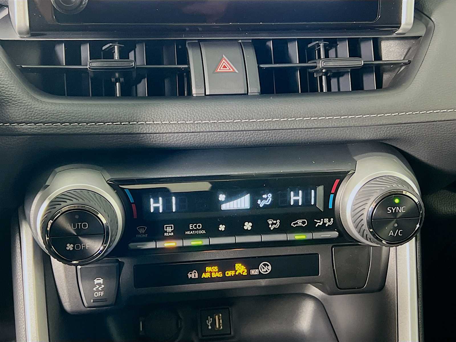 2025 Toyota RAV4 Hybrid LE - Photo 10