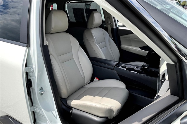 2023 Nissan Rogue SV - Photo 11