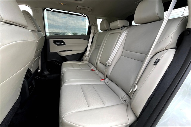 2023 Nissan Rogue SV - Photo 14