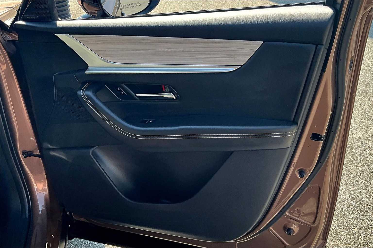 2025 Mazda CX-70 PHEV Premium Package - Photo 12
