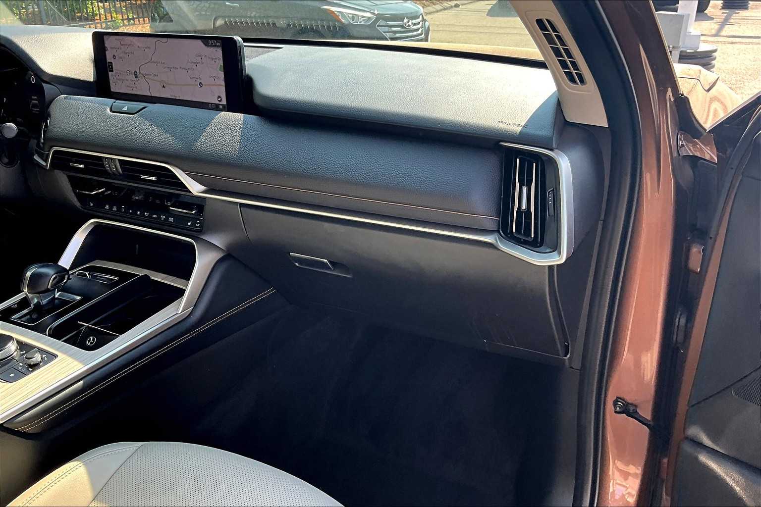 2025 Mazda CX-70 PHEV Premium Package - Photo 13