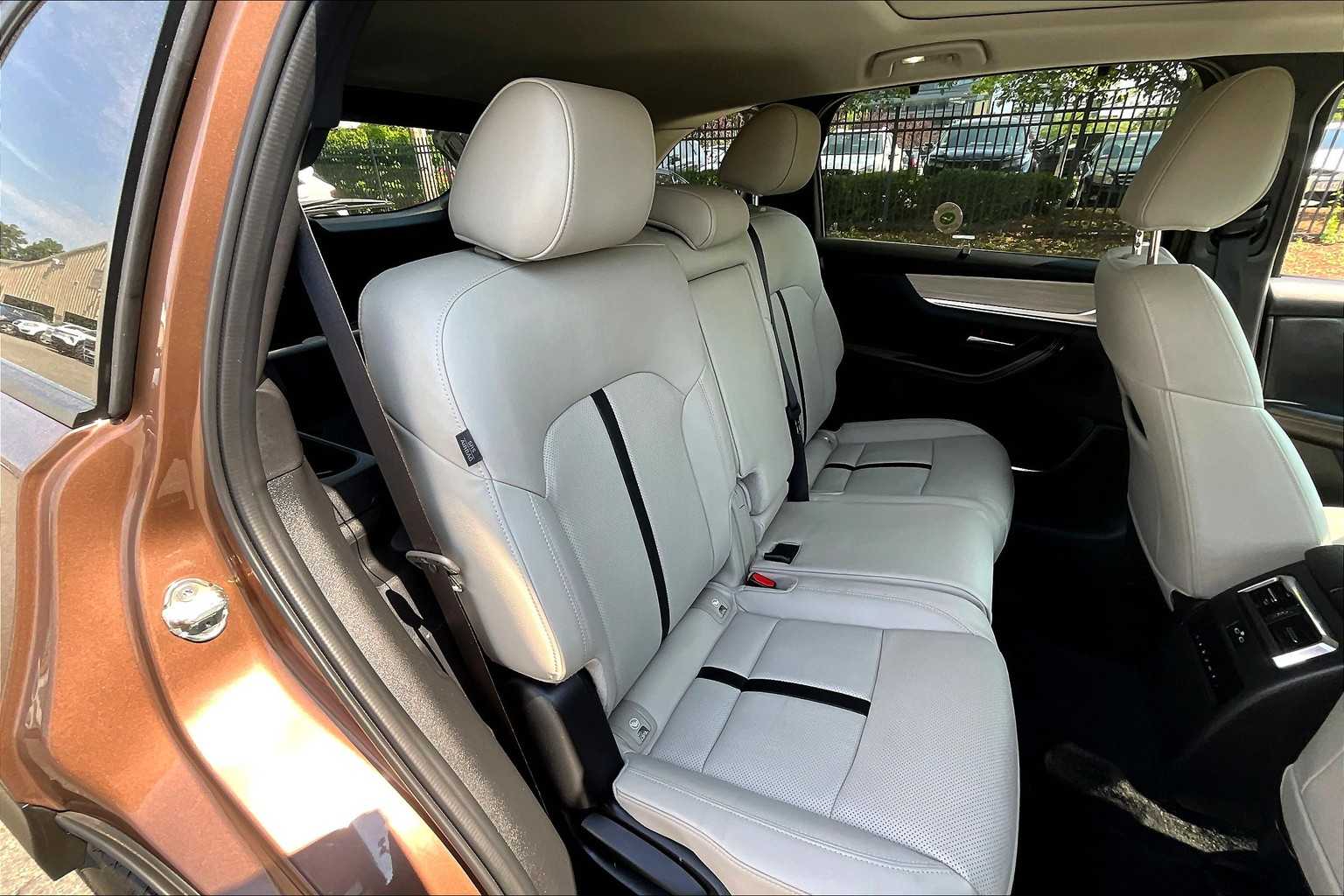 2025 Mazda CX-70 PHEV Premium Package - Photo 16