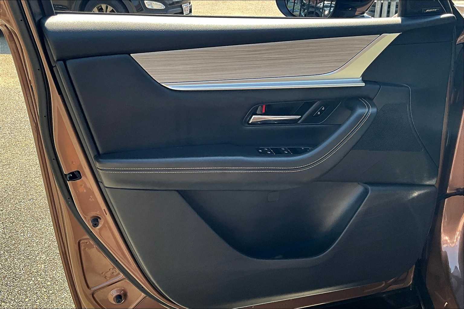 2025 Mazda CX-70 PHEV Premium Package - Photo 9