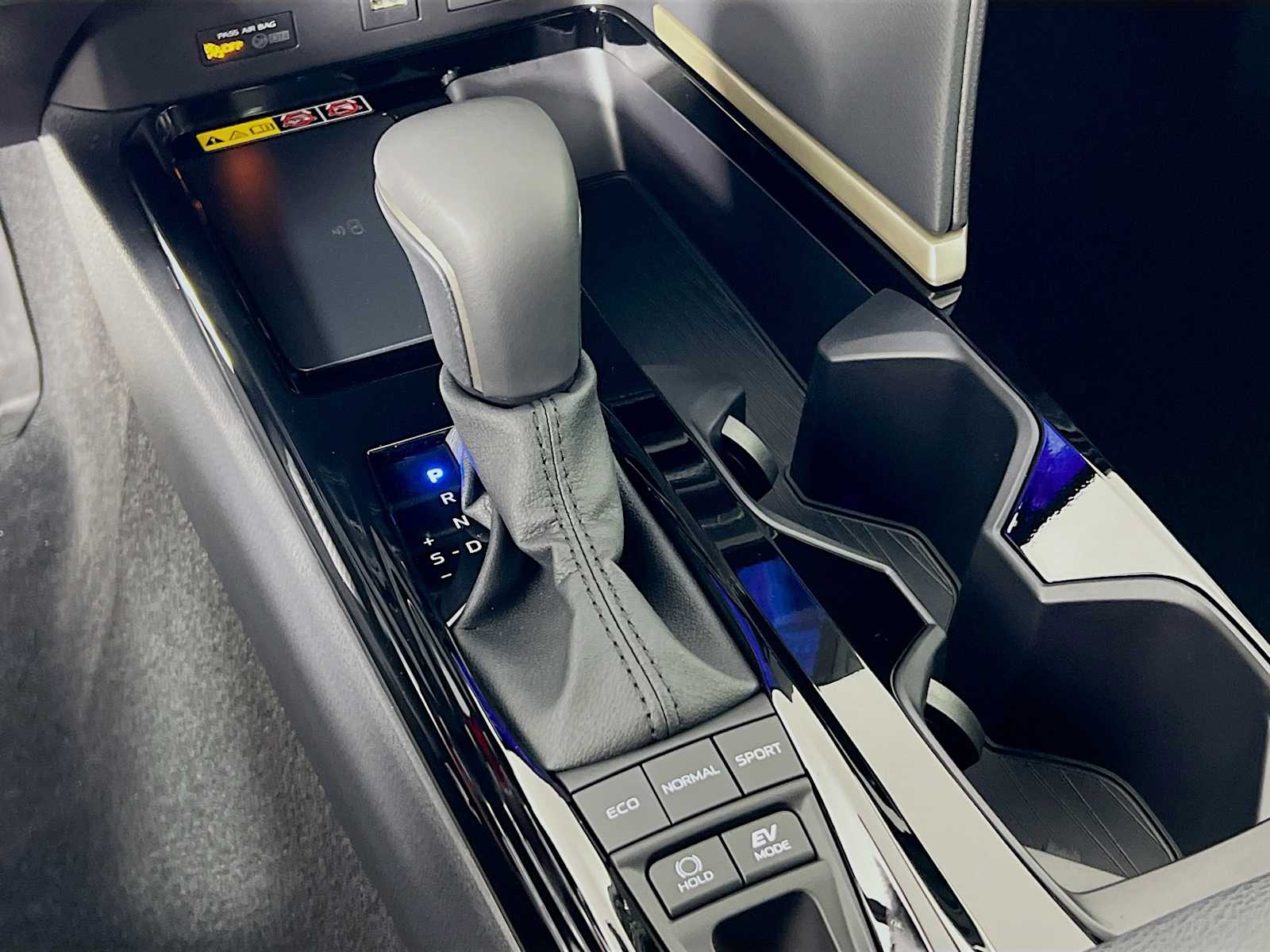 2025 Toyota Camry XSE - Photo 11