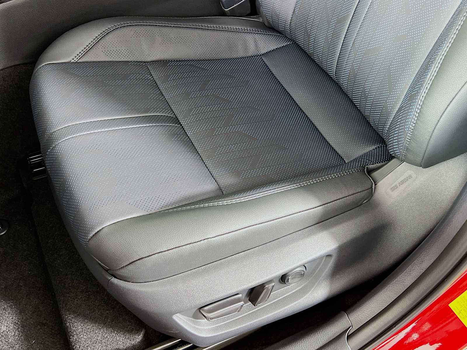 2025 Toyota Camry XSE - Photo 17