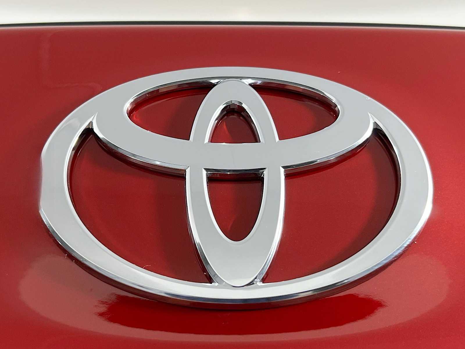 2025 Toyota Camry XSE - Photo 18