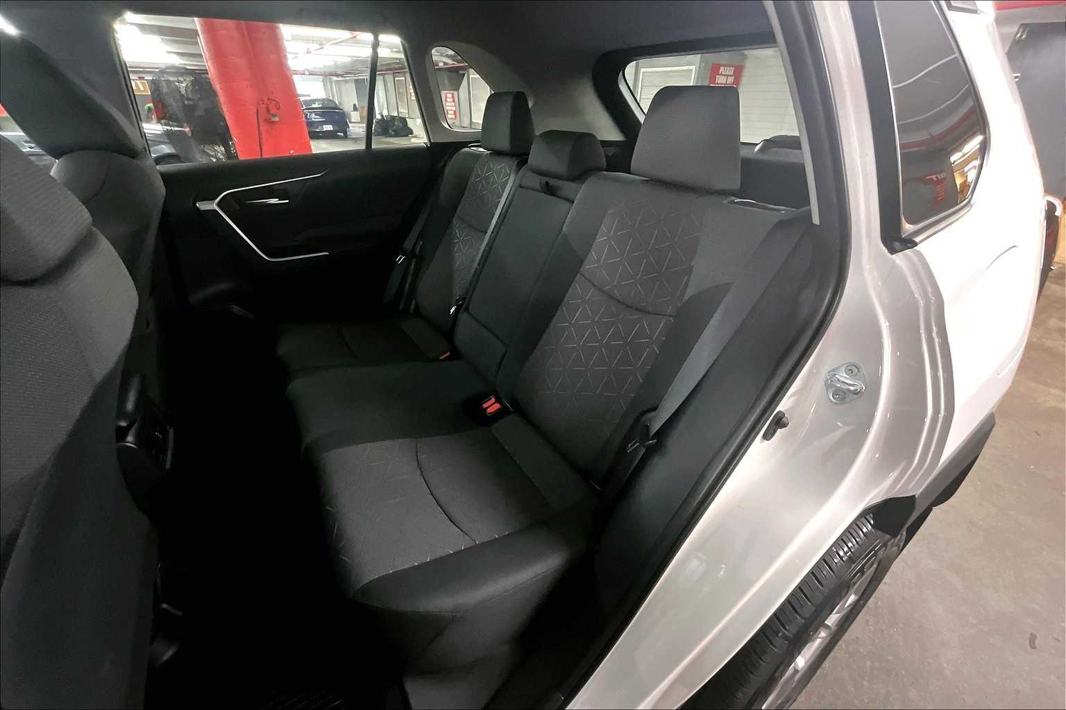 2023 Toyota RAV4 XLE - Photo 15