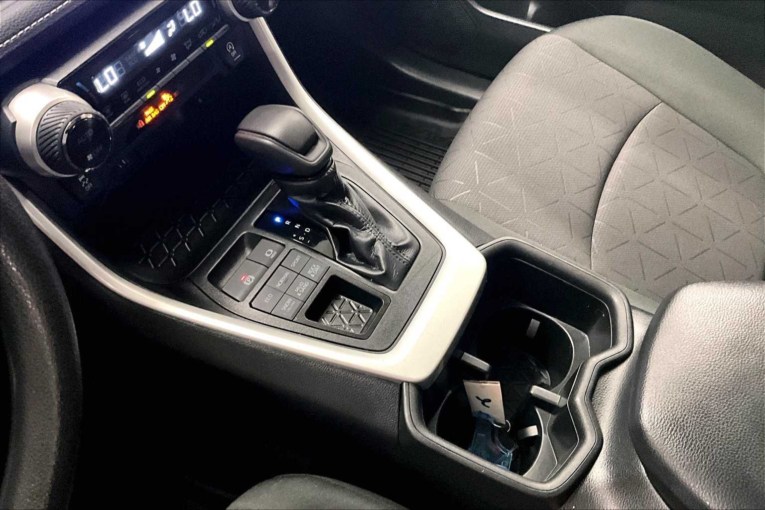 2023 Toyota RAV4 XLE - Photo 20