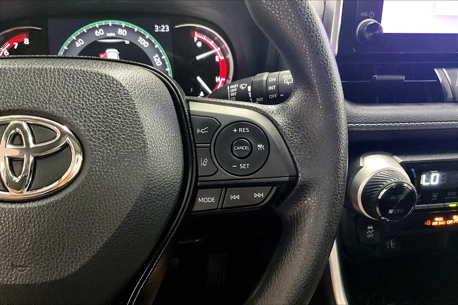 2023 Toyota RAV4 XLE - Photo 24