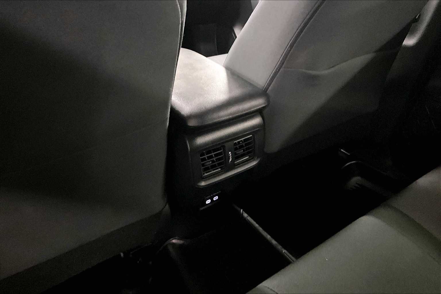 2023 Toyota RAV4 XLE - Photo 28