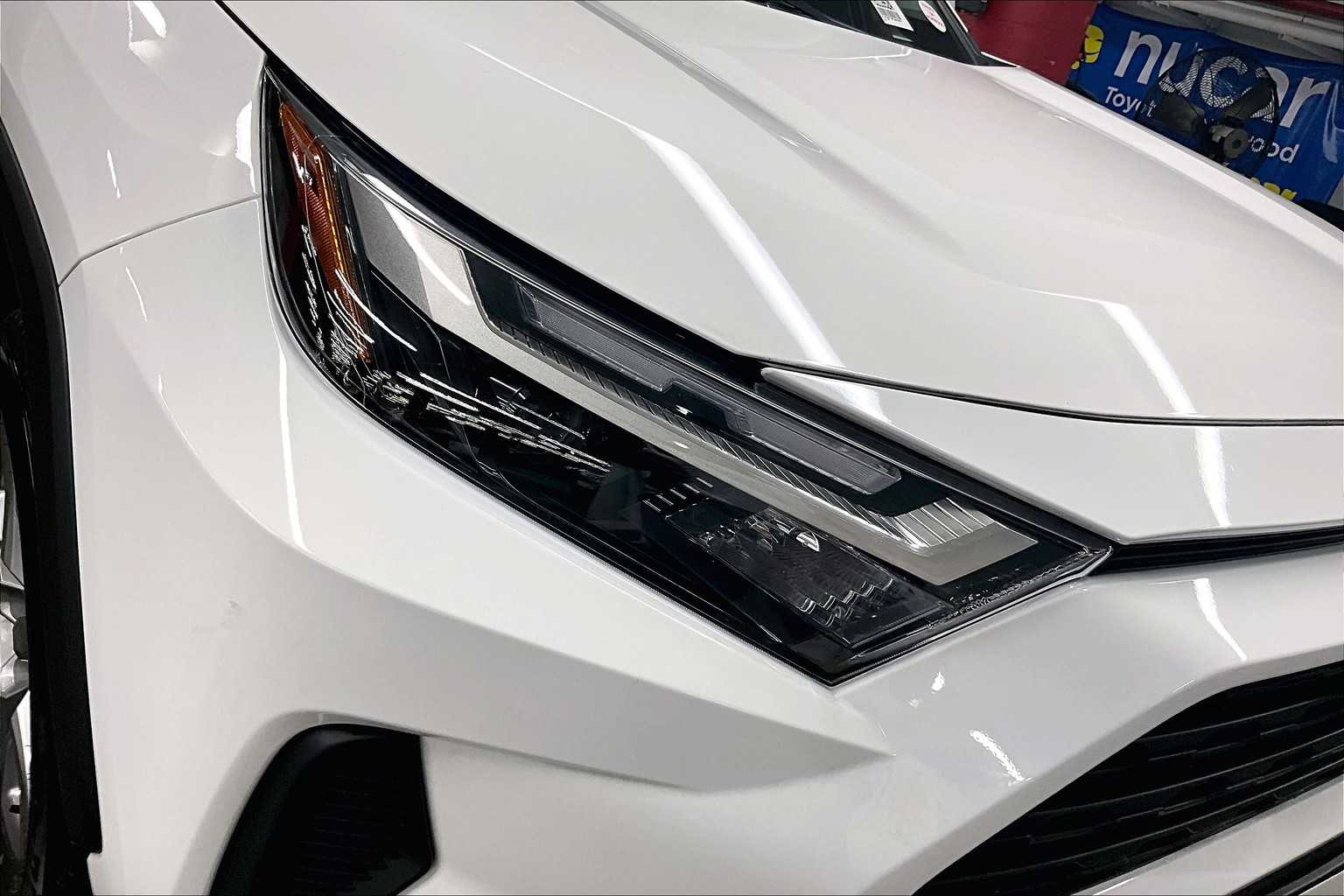 2023 Toyota RAV4 XLE - Photo 33