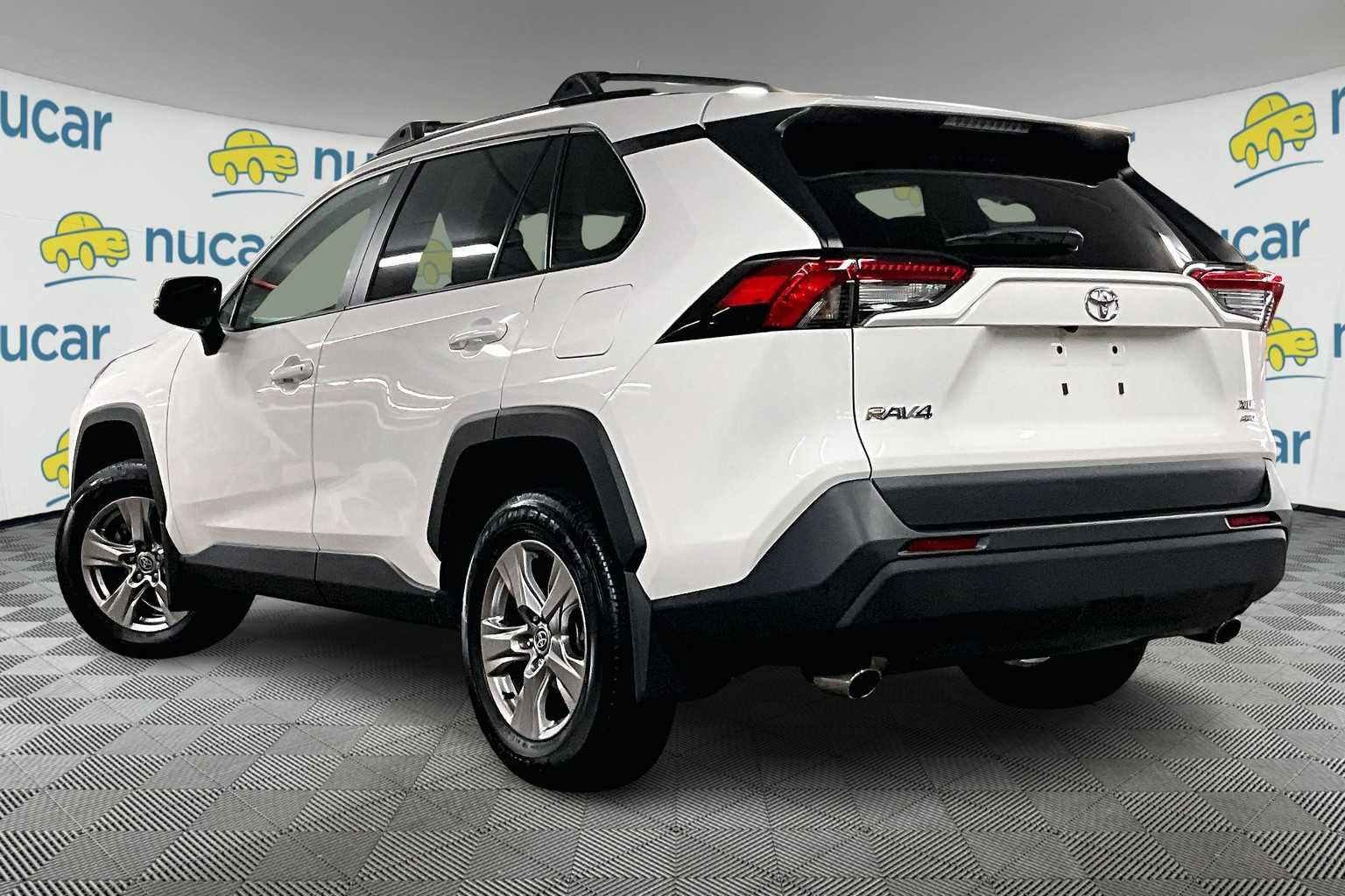 2023 Toyota RAV4 XLE - Photo 4