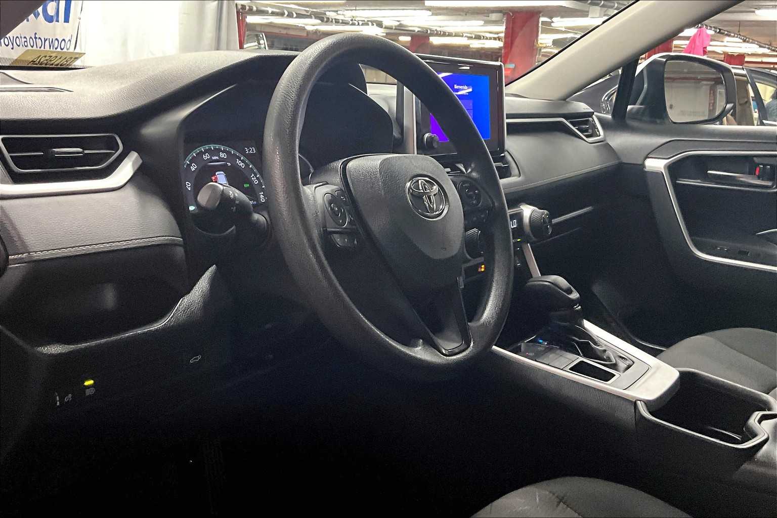 2023 Toyota RAV4 XLE - Photo 8