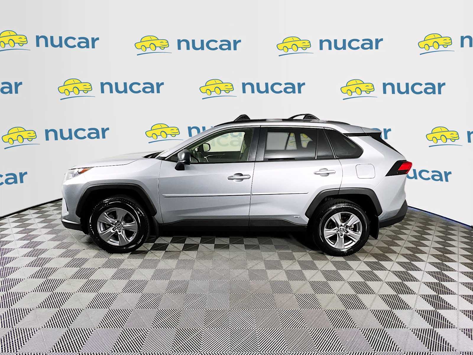 2022 Toyota RAV4 Hybrid LE - Photo 4