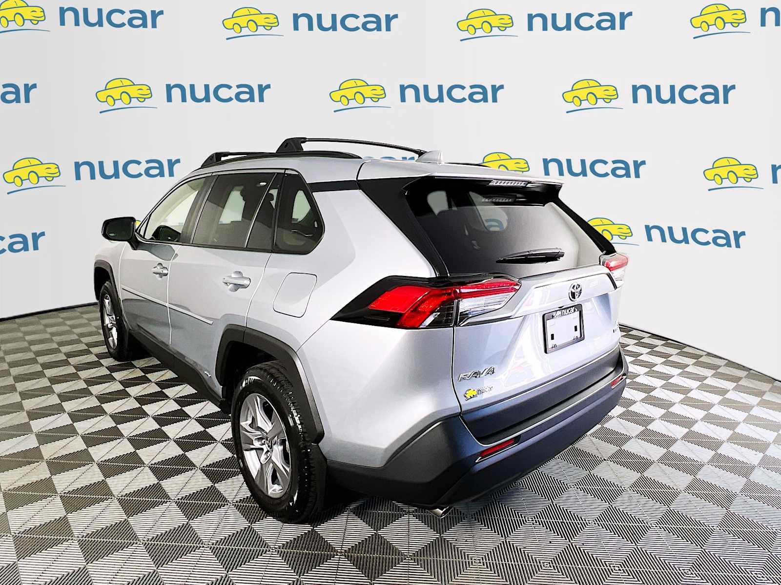 2022 Toyota RAV4 Hybrid LE - Photo 5
