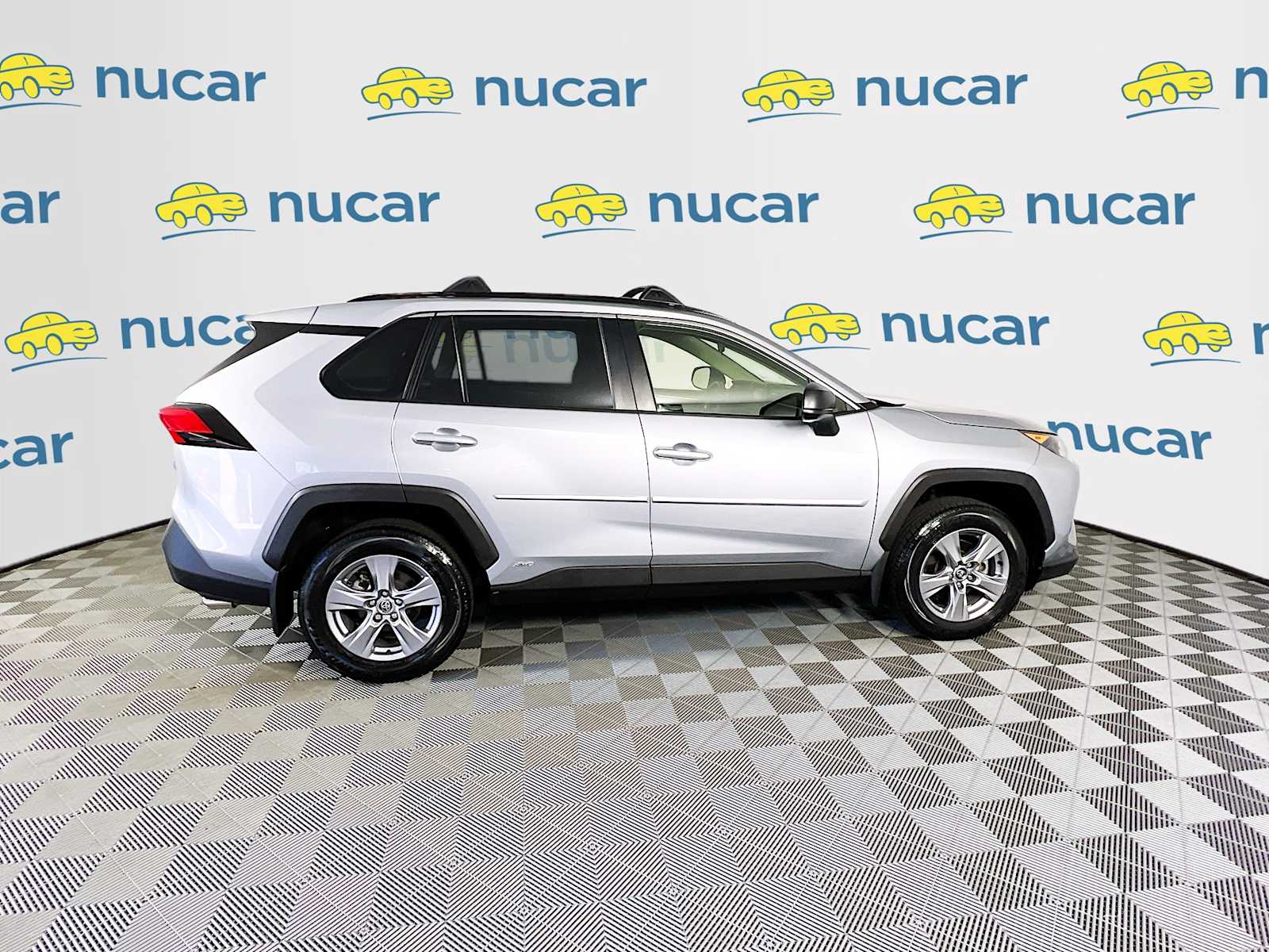 2022 Toyota RAV4 Hybrid LE - Photo 8