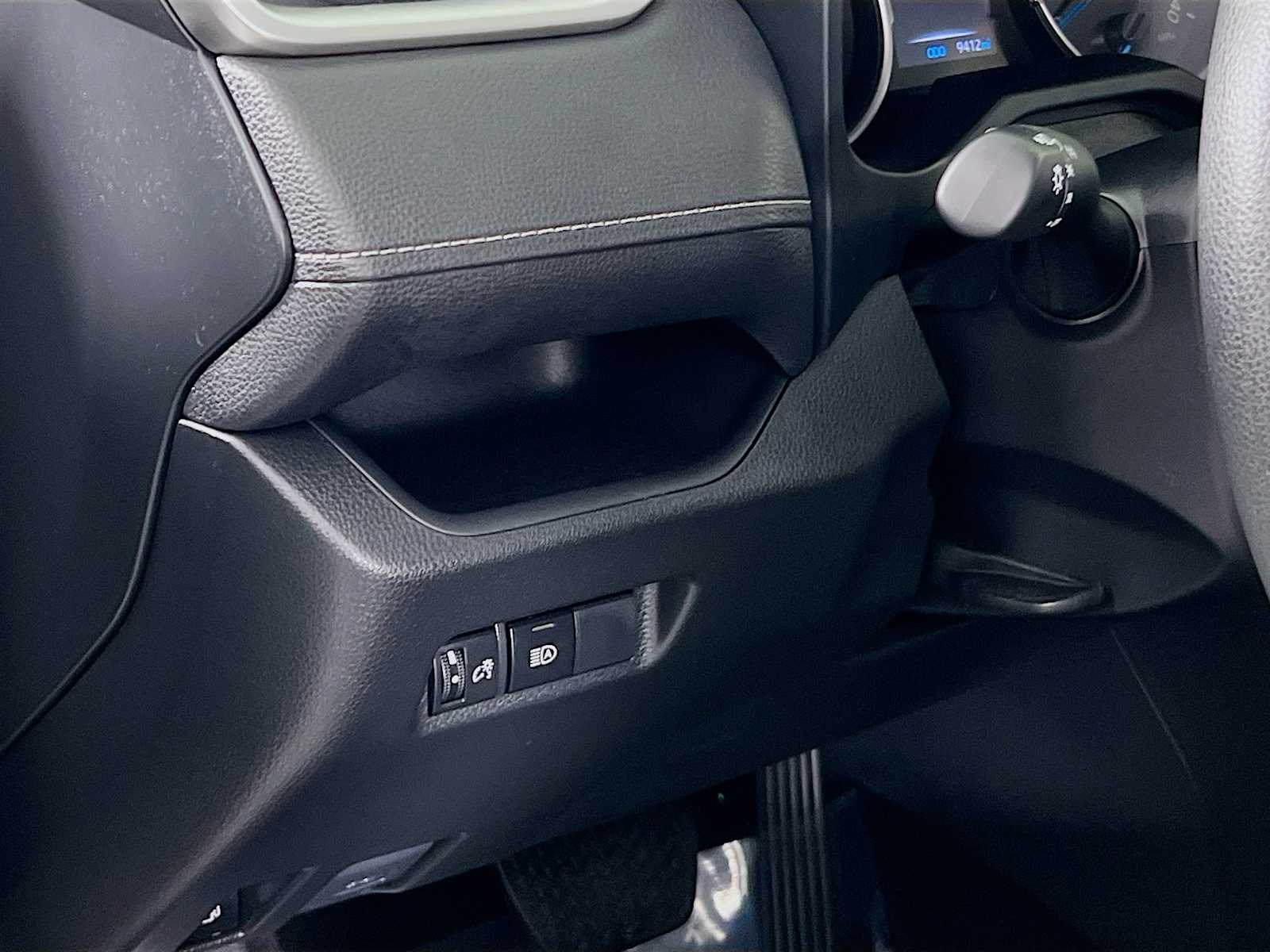 2022 Toyota RAV4 Hybrid LE - Photo 10