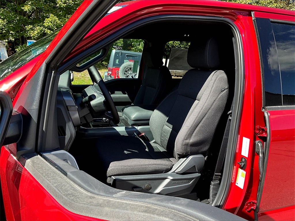 2025 Ford F-150 XLT - Photo 10