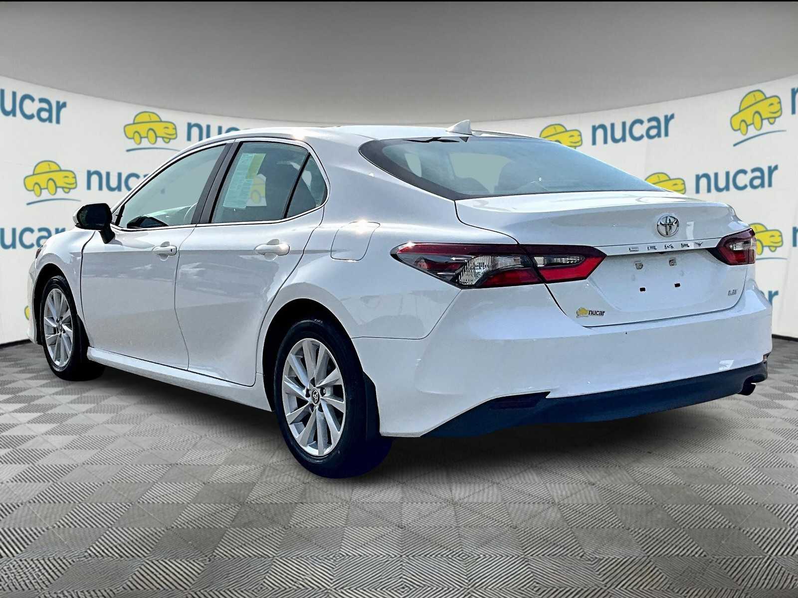 2023 Toyota Camry LE - Photo 4