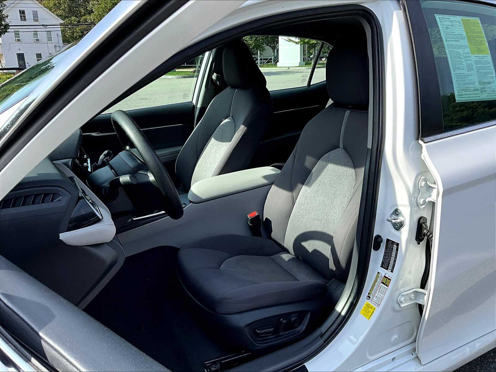 2023 Toyota Camry LE - Photo 10