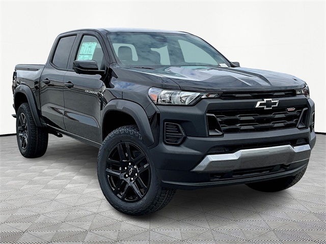 2025 Chevrolet Colorado Z71 photo 2