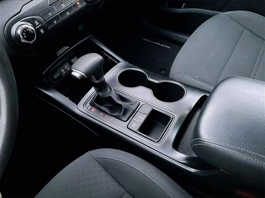 2020 Kia Sorento LX - Photo 19