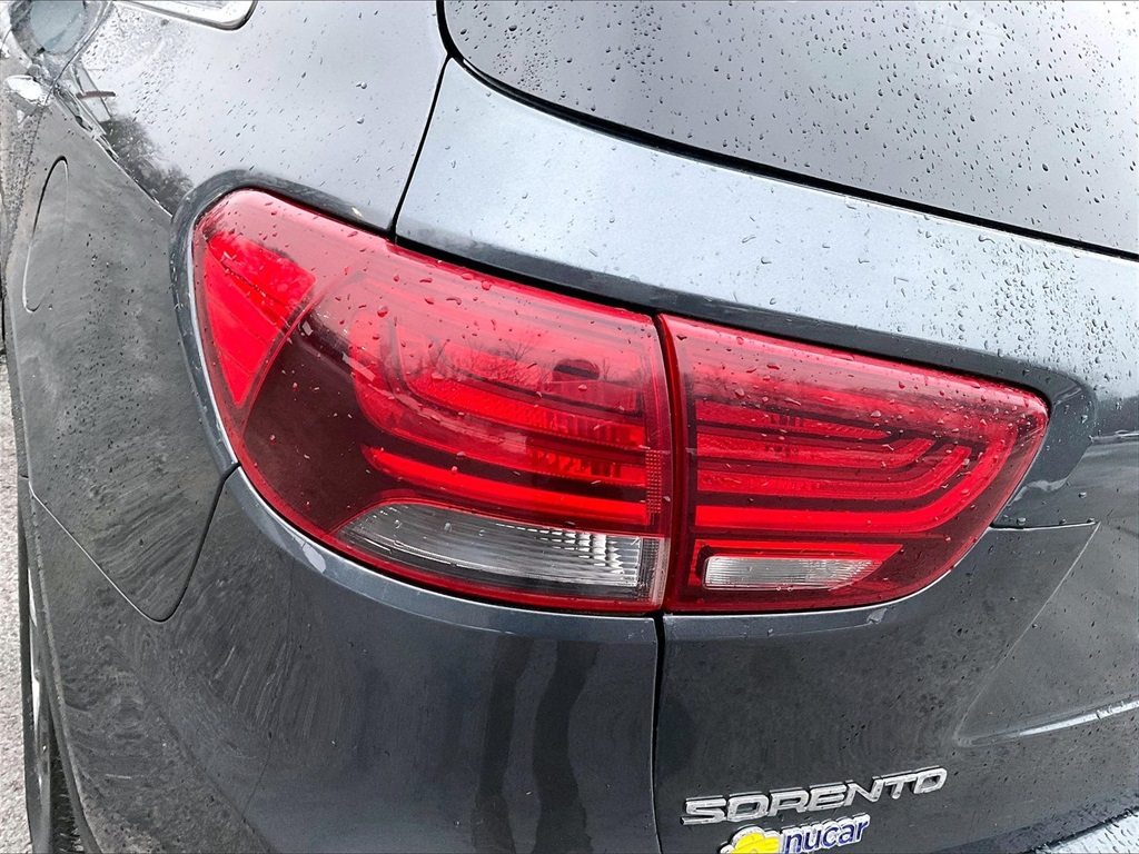 2020 Kia Sorento LX - Photo 29