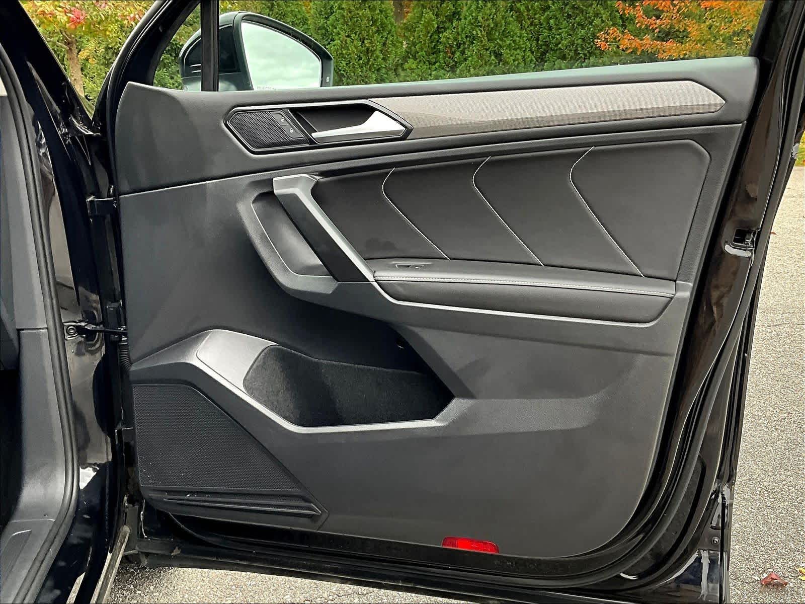 2022 Volkswagen Tiguan SE - Photo 12