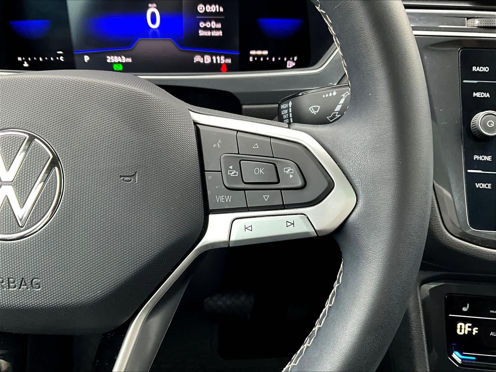 2022 Volkswagen Tiguan SE - Photo 24