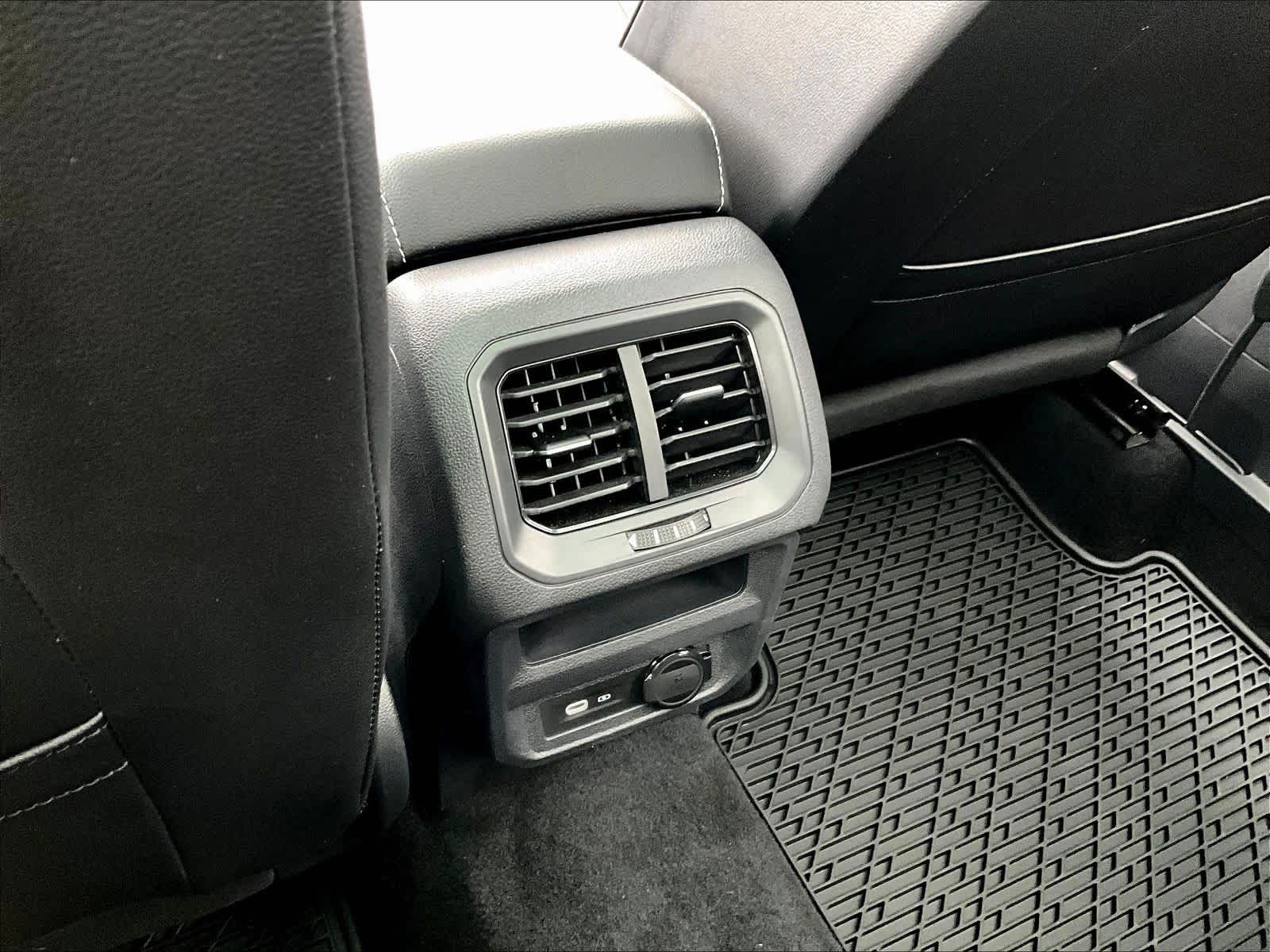 2022 Volkswagen Tiguan SE - Photo 28
