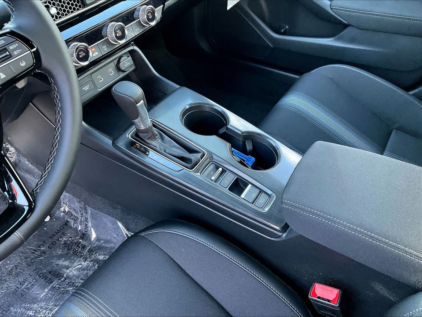 2026 Honda Civic Hatchback Sport - Photo 14