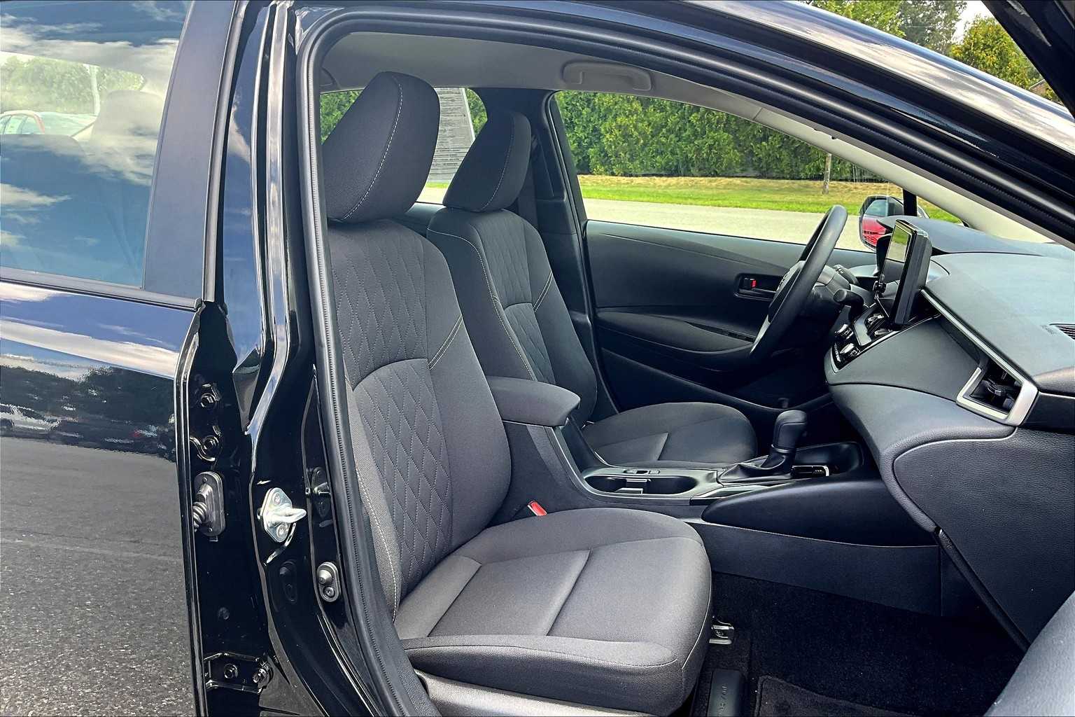 2023 Toyota Corolla LE - Photo 11