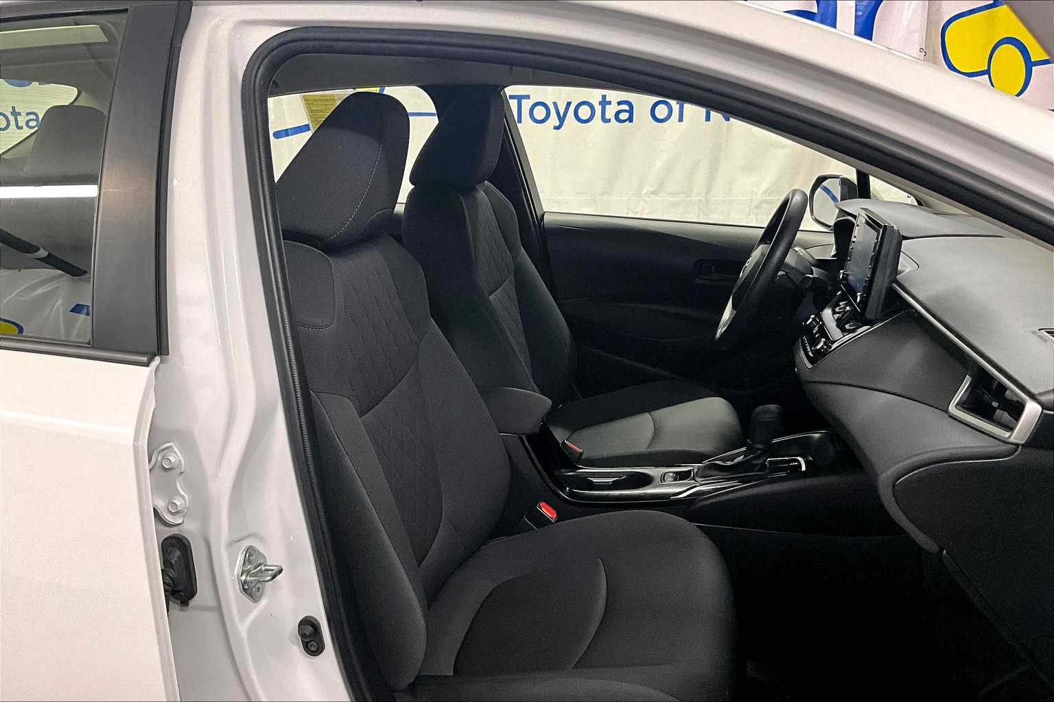 2022 Toyota Corolla LE - Photo 11