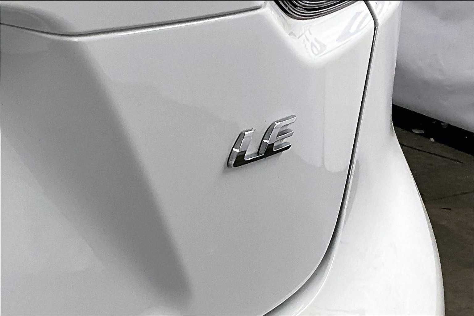 2022 Toyota Corolla LE - Photo 26