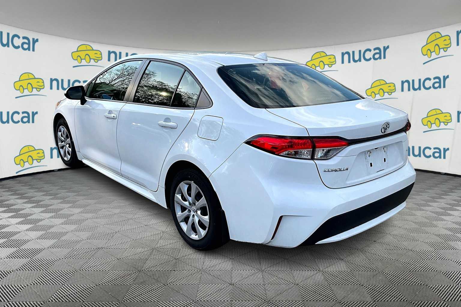 2022 Toyota Corolla LE - Photo 3