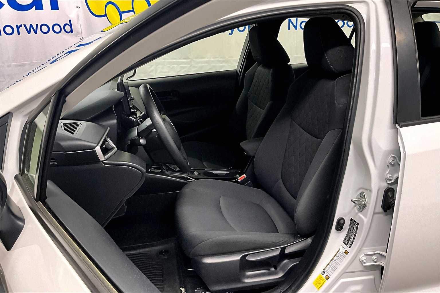 2022 Toyota Corolla LE - Photo 10