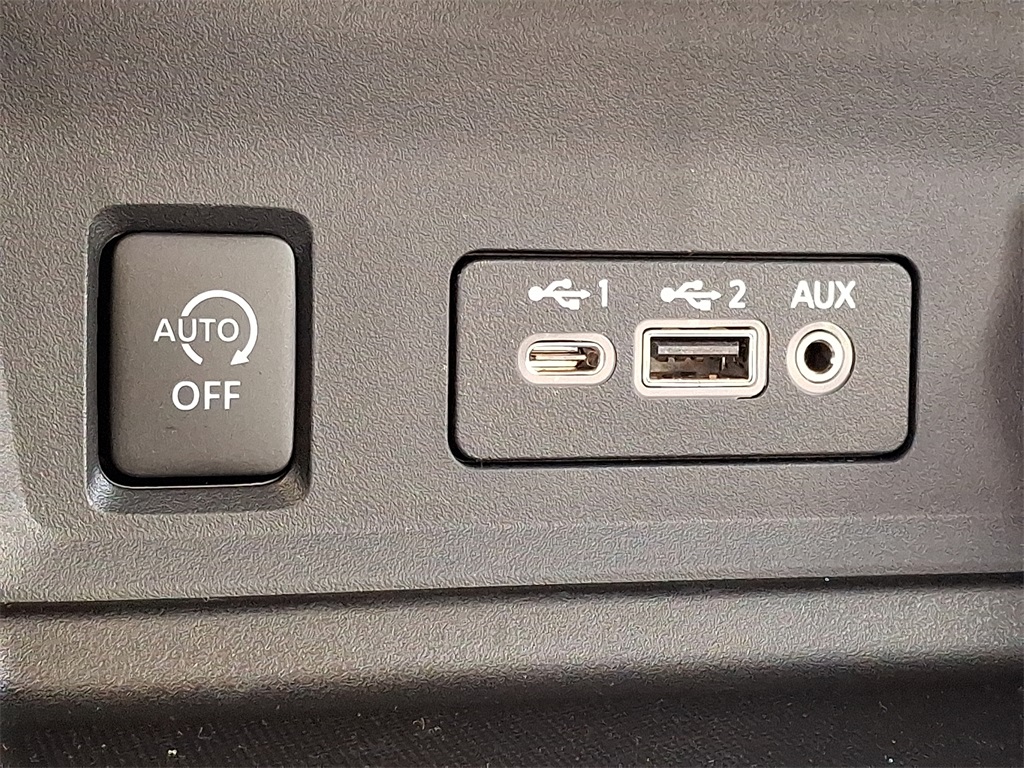 2025 Nissan Sentra SV - Photo 16