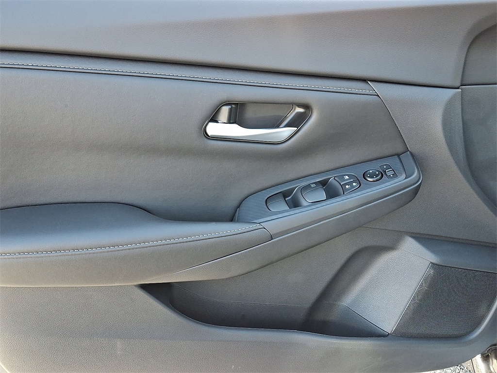 2025 Nissan Sentra SV - Photo 8