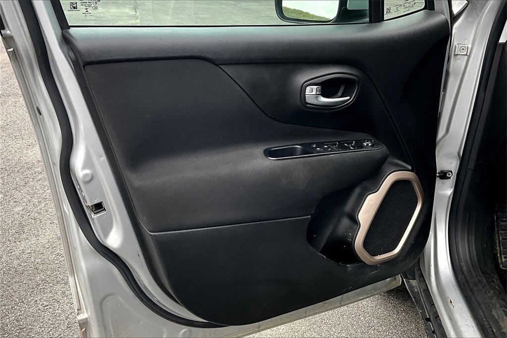 2017 Jeep Renegade Latitude - Photo 9