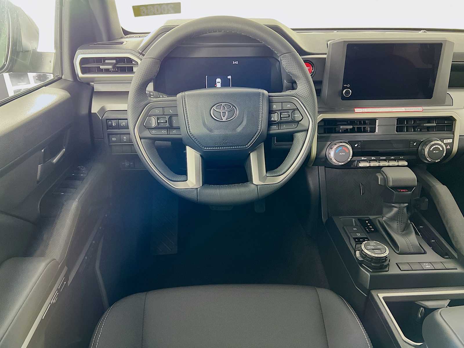 2025 Toyota Tacoma TRD Off Road - Photo 14