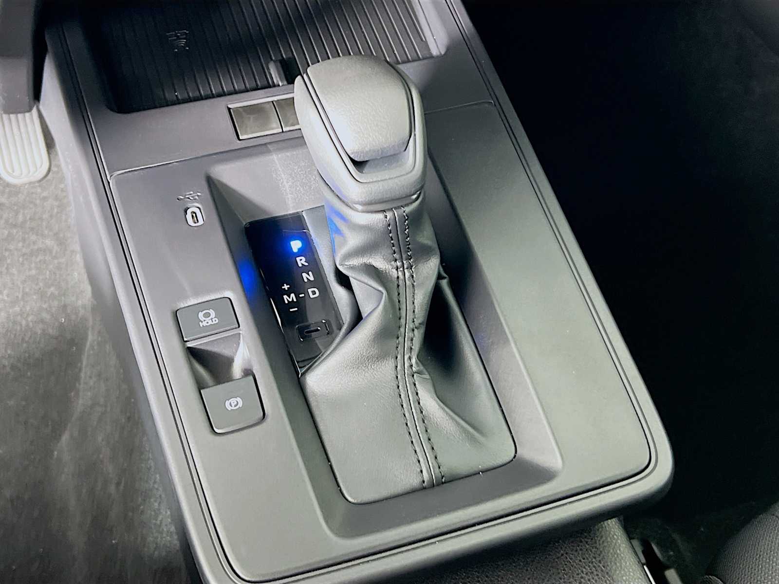 2026 Toyota Corolla Cross LE - Photo 11