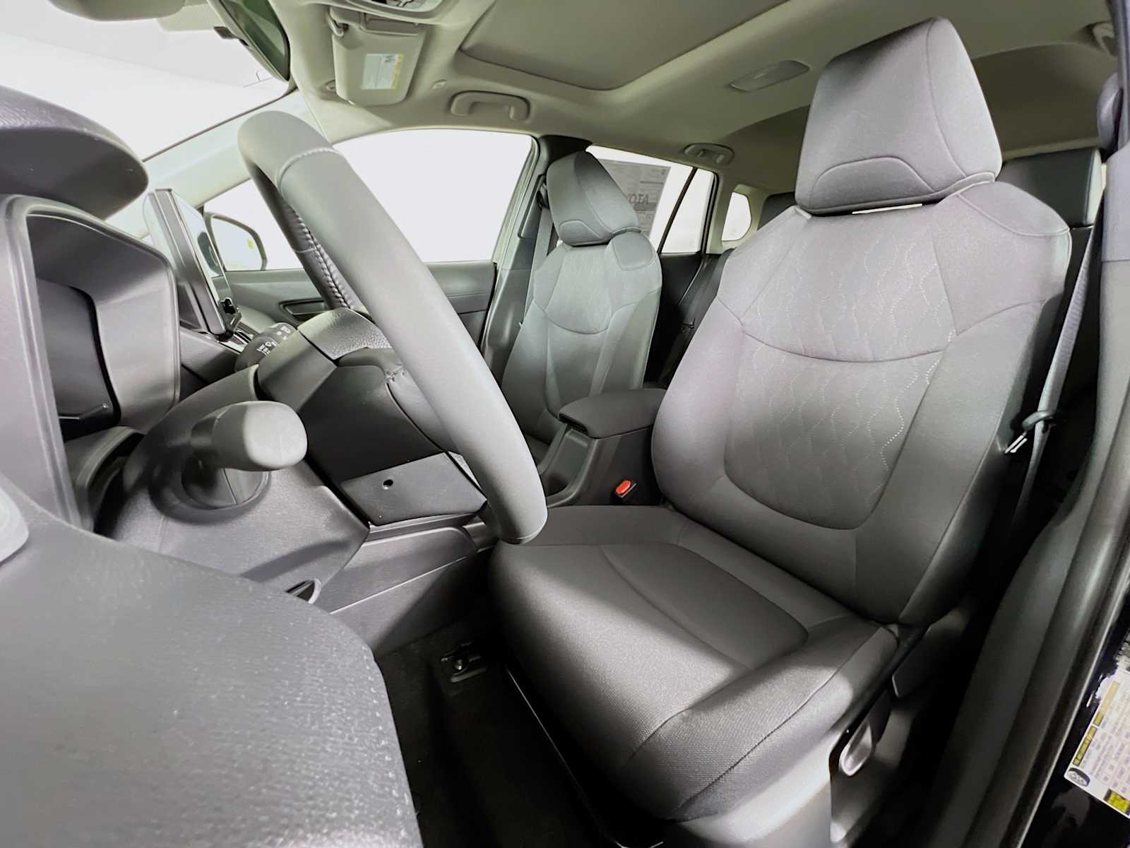 2026 Toyota Corolla Cross LE - Photo 12