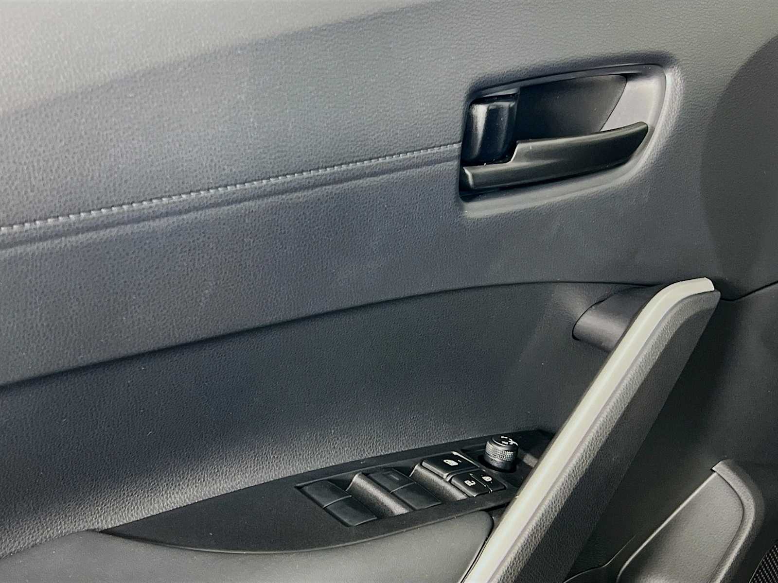 2026 Toyota Corolla Cross LE - Photo 16