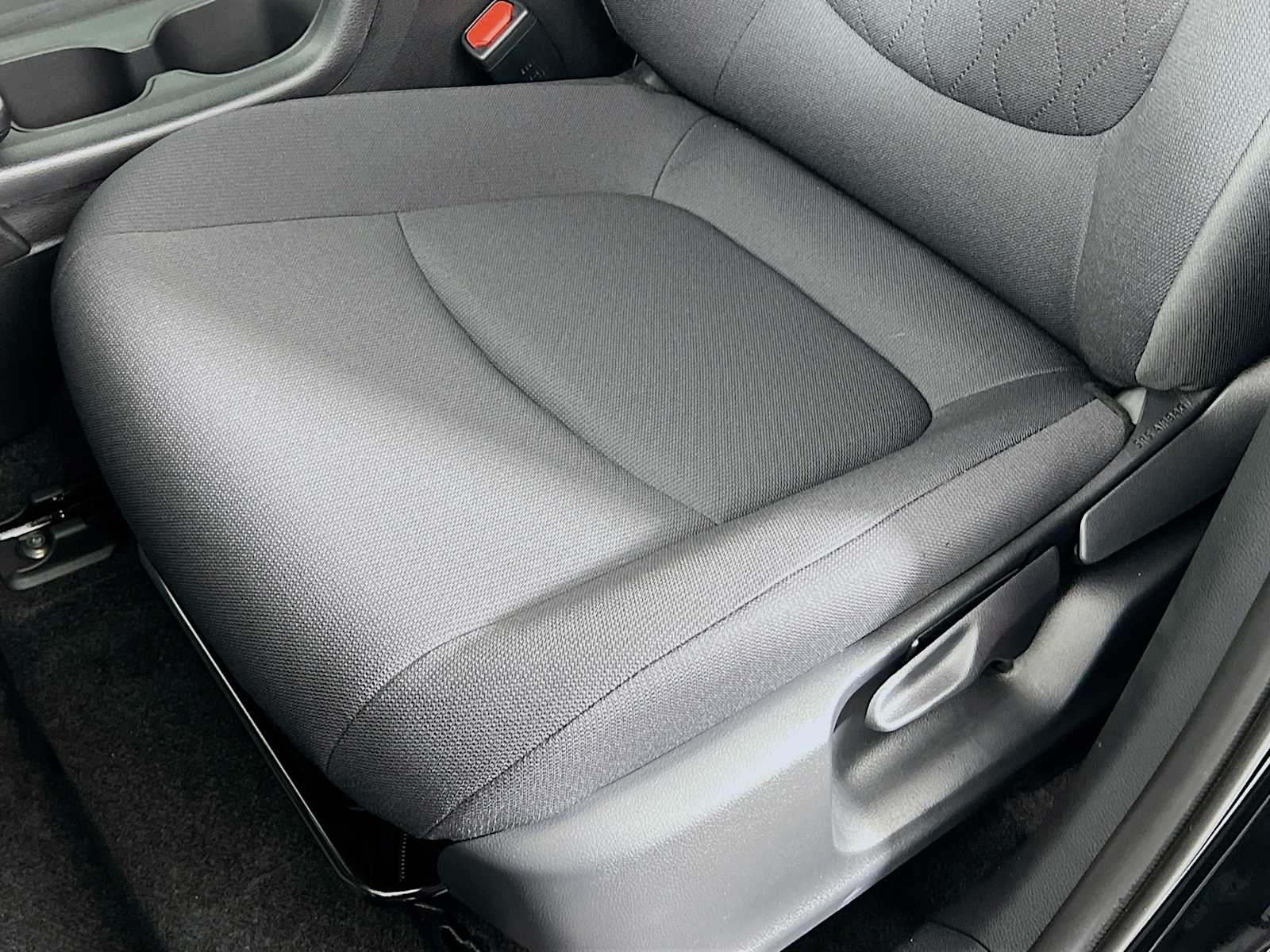 2026 Toyota Corolla Cross LE - Photo 17